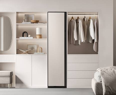 vn-feature-df60a8500cg-531221724 Six Bespoke AirDressers are installed in the bedroom.