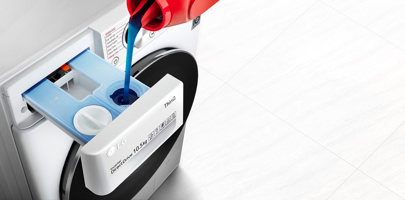 wm-vivace-v750-white-03-ezdispense-d Bột giặt đang được rót vào ngăn chứa bột giặt của máy giặt.